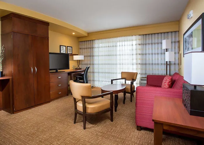 Courtyard By Marriott 3*